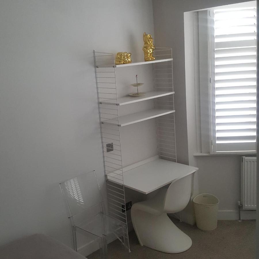 Family Home With Easy Commute To London! Croydon Eksteriør bilde