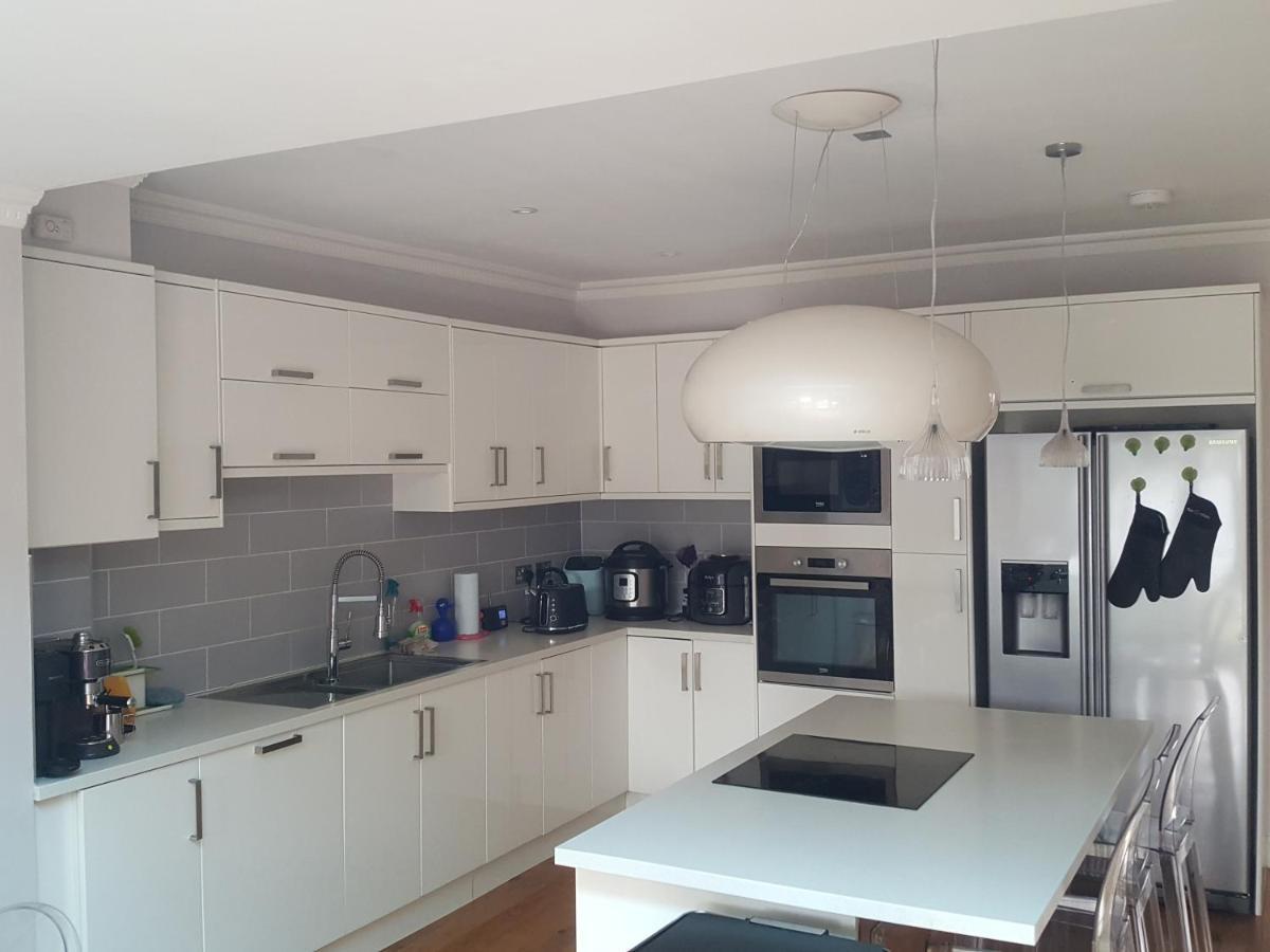 Family Home With Easy Commute To London! Croydon Eksteriør bilde